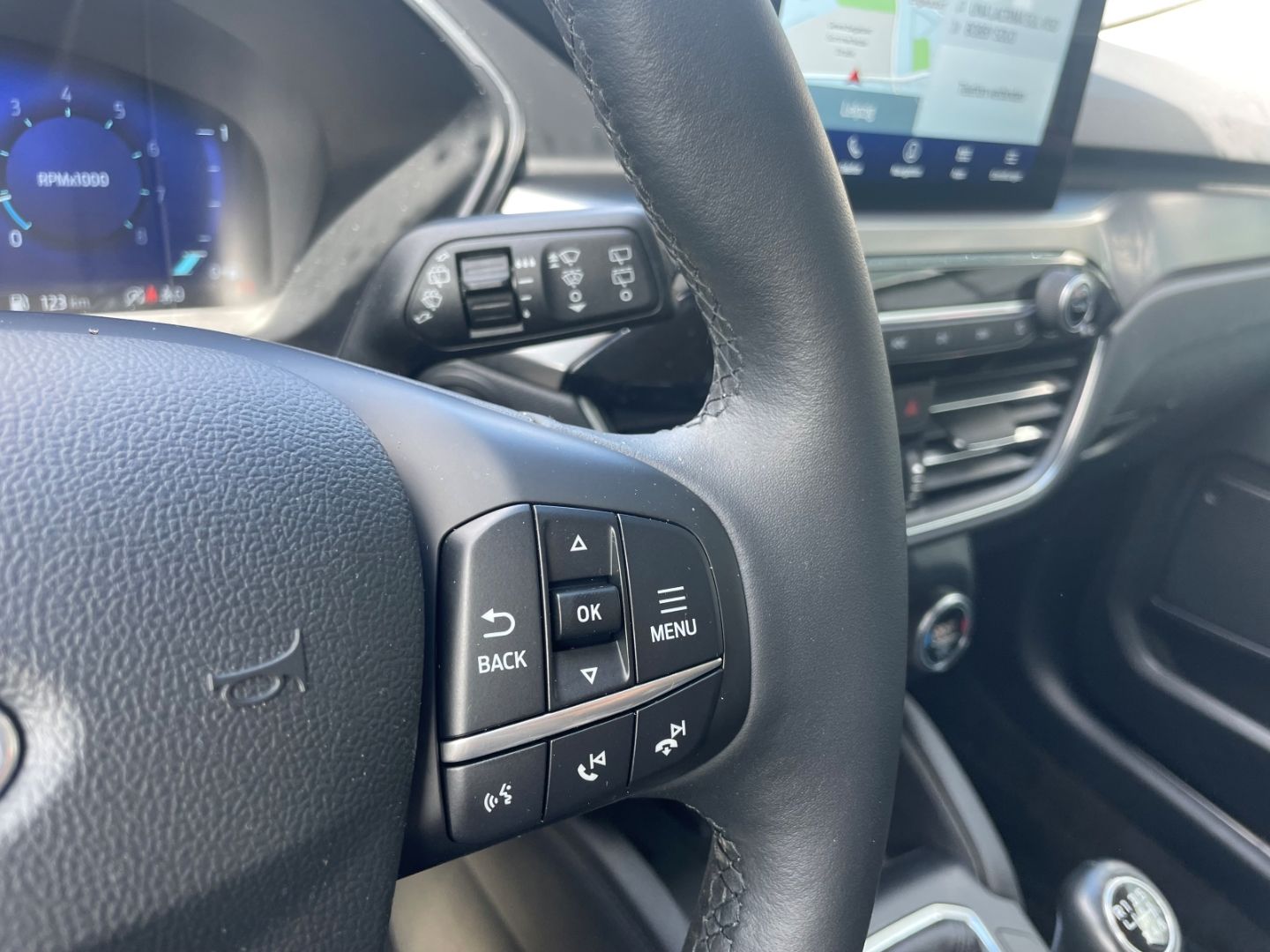 Fahrzeugabbildung Ford Kuga Titanium Spurhalteass Winterpaket Kamera