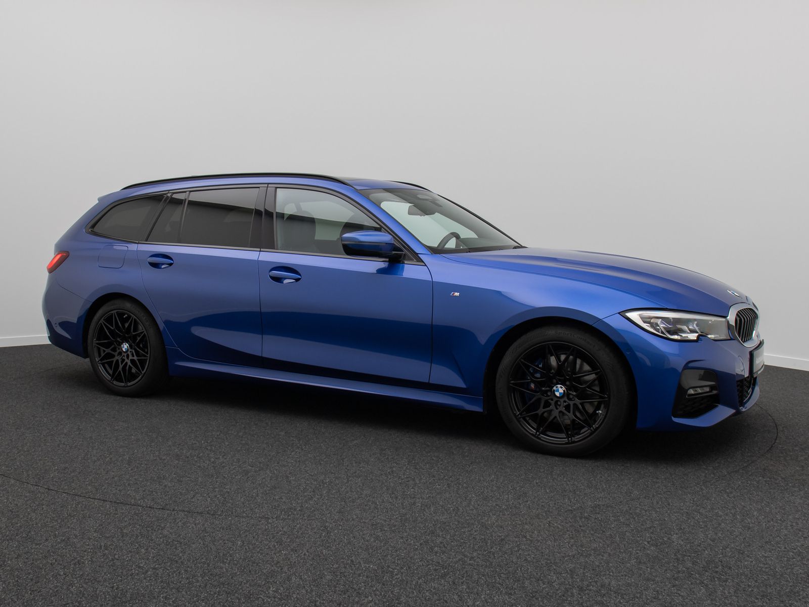 Fahrzeugabbildung BMW 330d M Sport Panorama HUD DAB Laser HiFi AHK