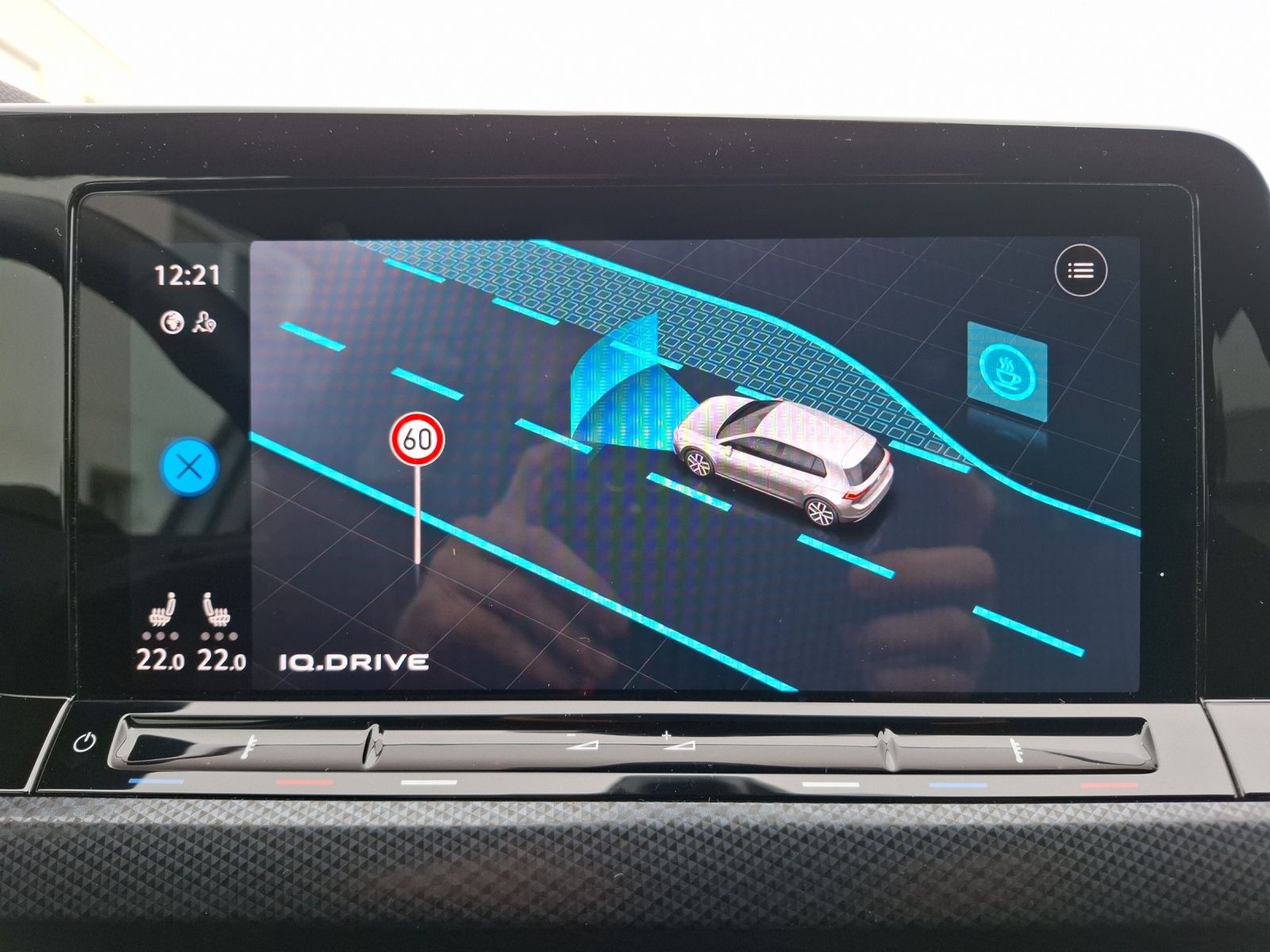 Fahrzeugabbildung Volkswagen Golf VIII TSI United LED Navi AID PDC SH LM