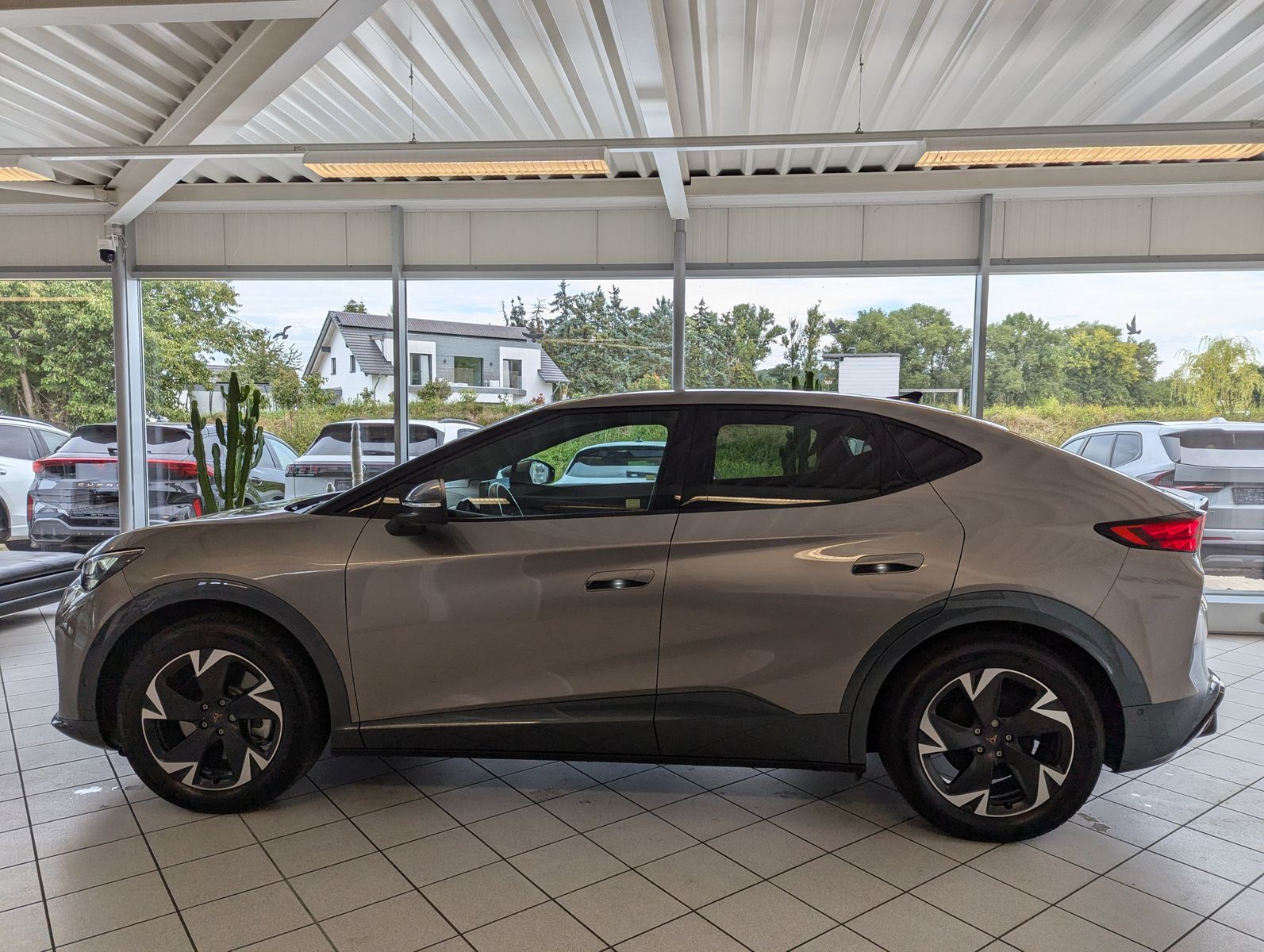 CUPRA Tavascan 210 kW Endura Drive-Pack 82kwh Navi-15" - Image 4