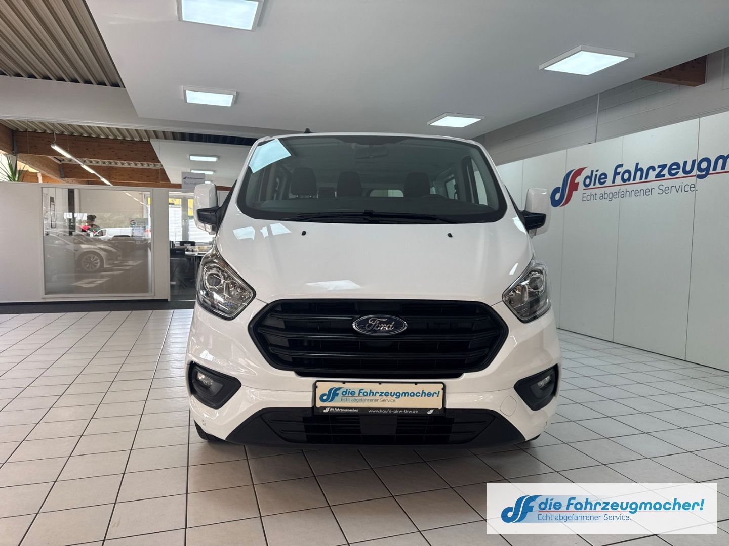 Fahrzeugabbildung Ford Transit Custom 320 L2 Trend 2.0 TDCi Dyn. Kurven