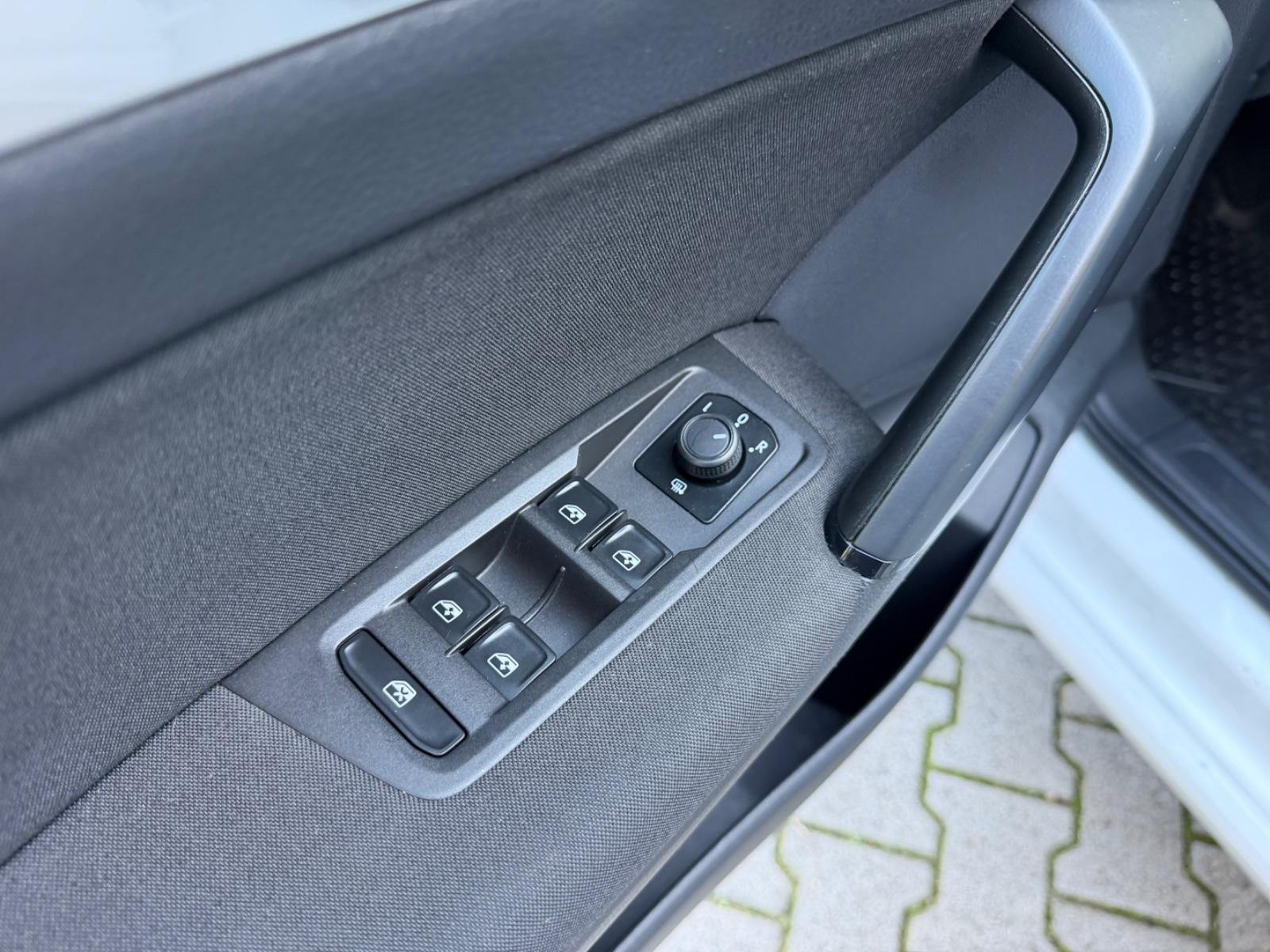 Volkswagen Touran Trendline/TEMPOMAT/SHZ/7 SITZER/AUTOMATIK