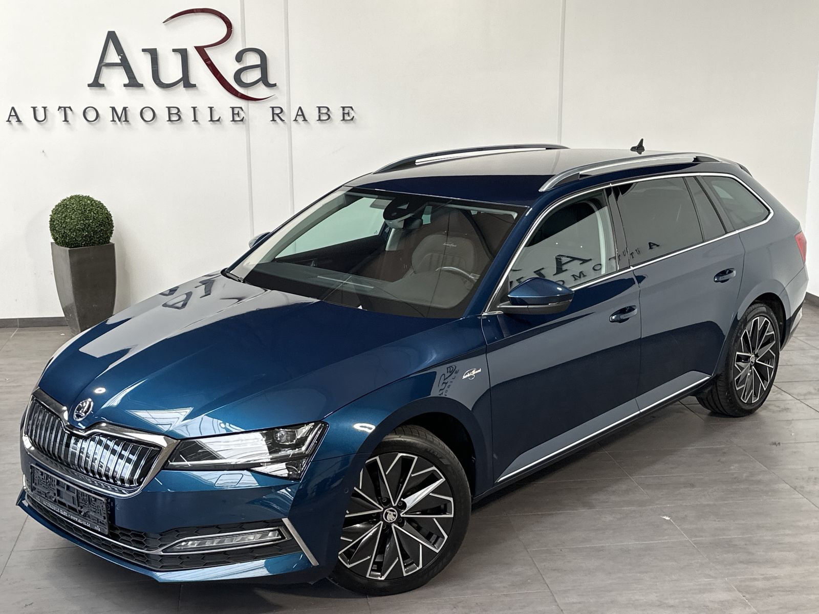 Fahrzeugabbildung SKODA Superb Combi 1.4 TSI iV DSG L&K NAV+LED+AHK+360°