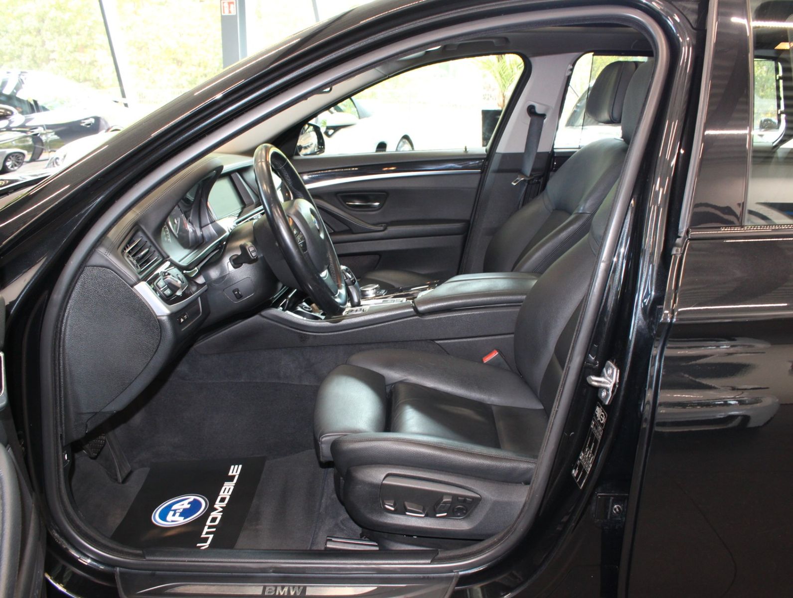 Fahrzeugabbildung BMW 530d Pano+Standhzg.+SoftClose+R.Kamera+NaviProf.