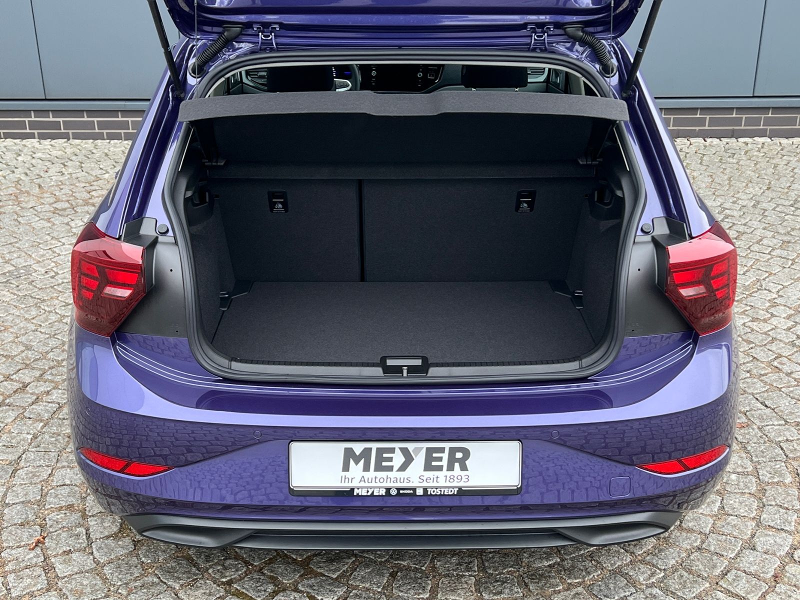 Fahrzeugabbildung Volkswagen Polo Life 1.0 *Navi, Ganzjahresreifen, Kamera*