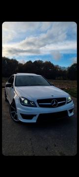 Mercedes-Benz C klase W204 - weiße Mercedes-Benz 350