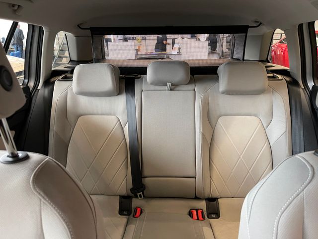 MYAUTOCENTER – Gebraucht- und Jahreswagen mit Werkstattservice in Pfaffenhofen Volkswagen Golf VIII Variant Life *1. Hand*Kamera*AHK*Klima