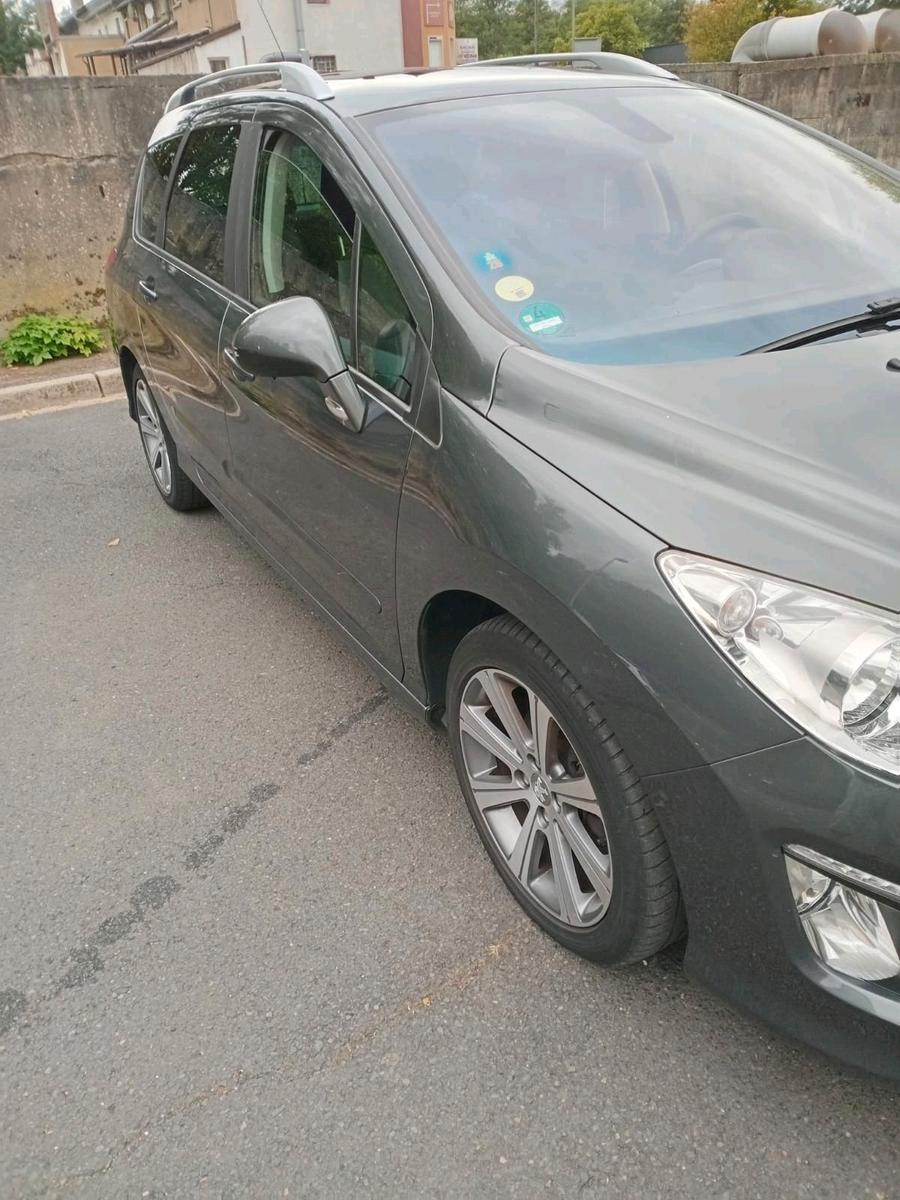 Peugeot 308 2011 — engine