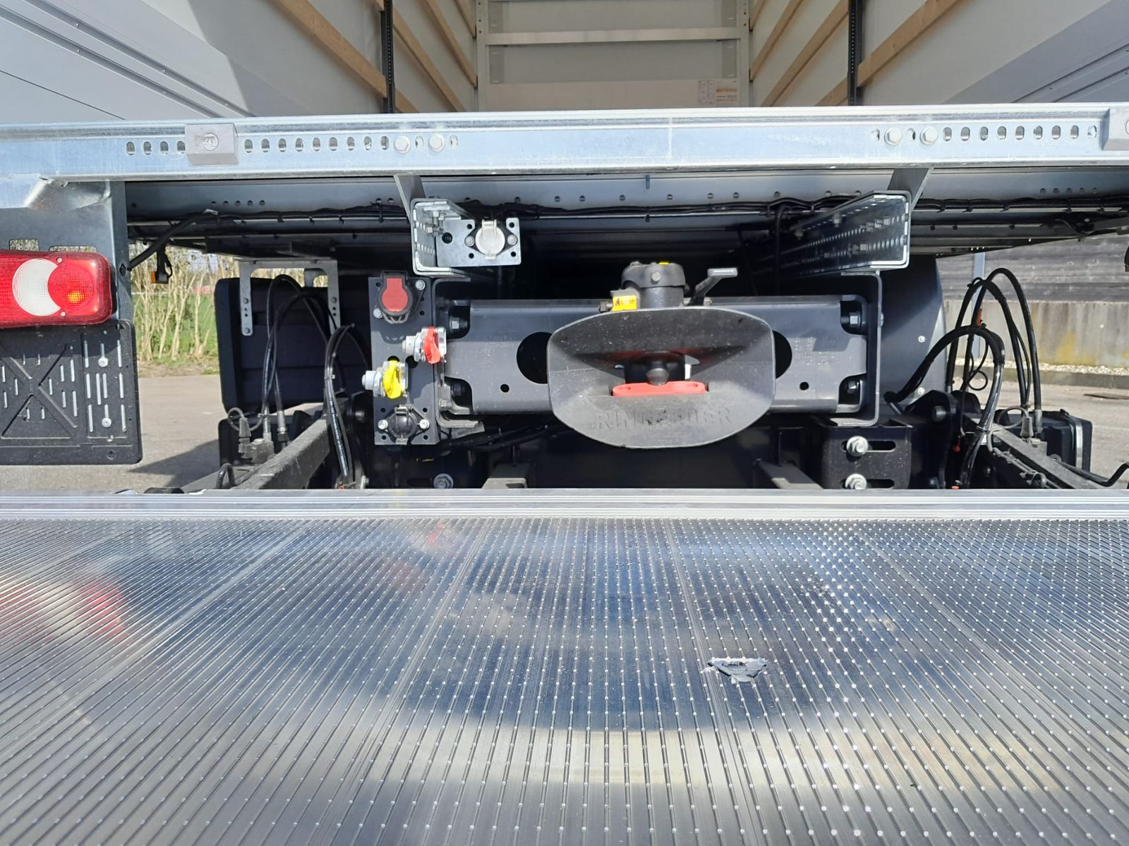 Fahrzeugabbildung DAF FA XB 290 16t Junge Pritsche-Plane