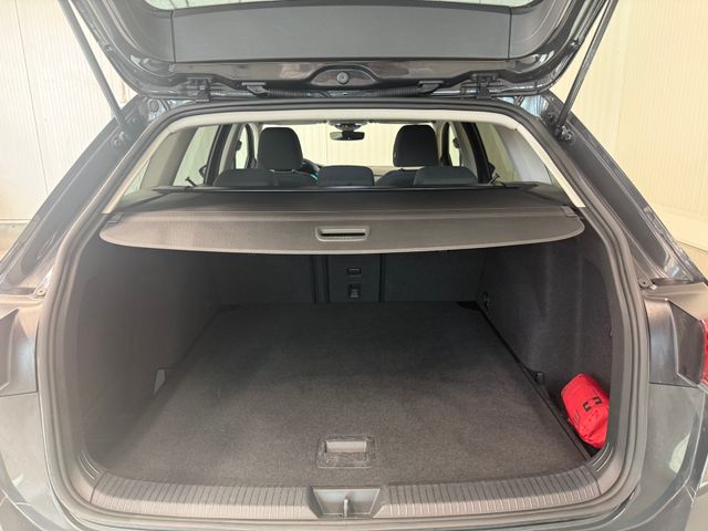 Golf VIII Variant Style 1.5 eTSI DSG AHK STANDHZ