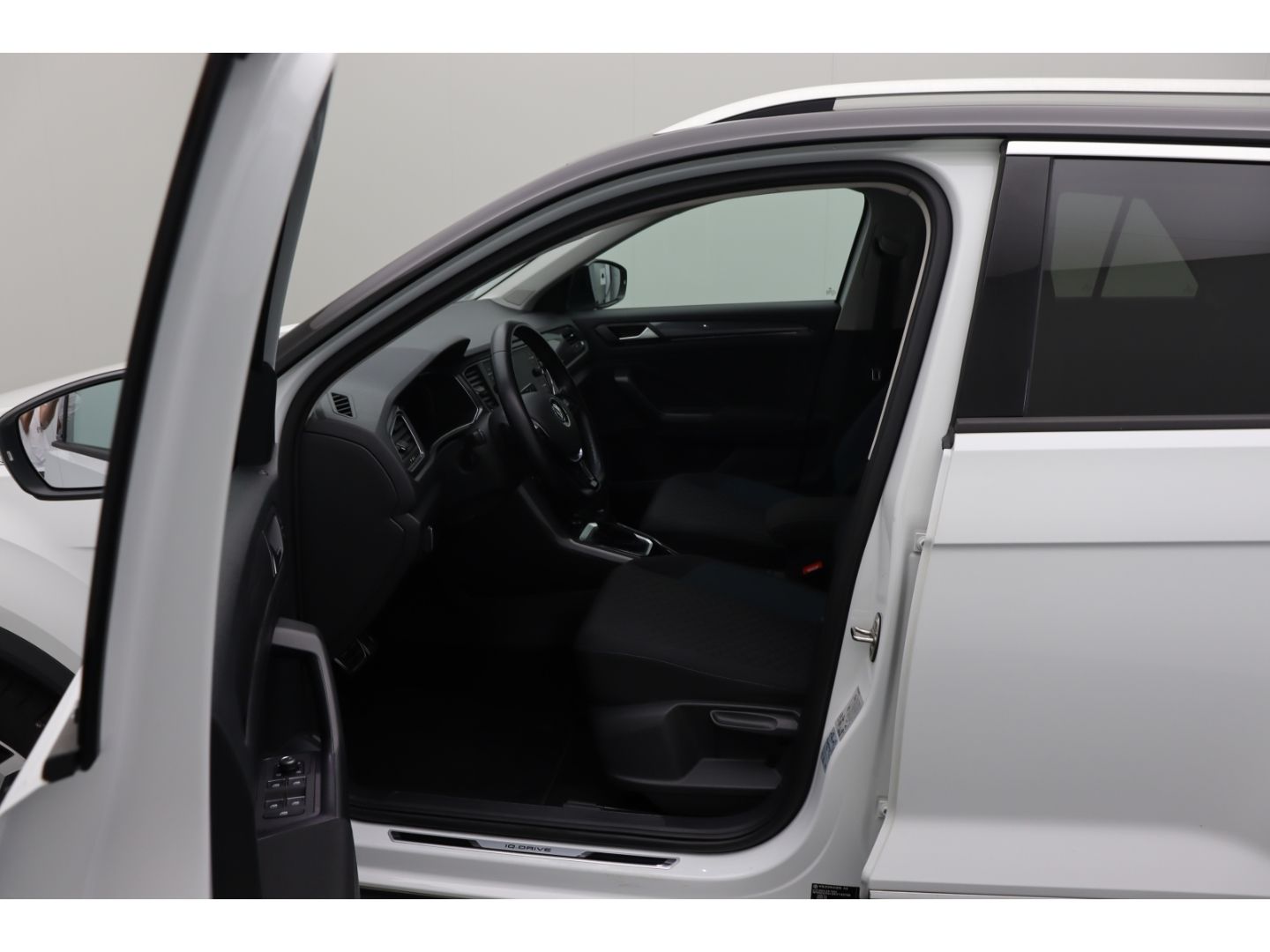 Fahrzeugabbildung Volkswagen T-Roc IQ.DRIVE AHK Kamera Digi Cockpit DAB