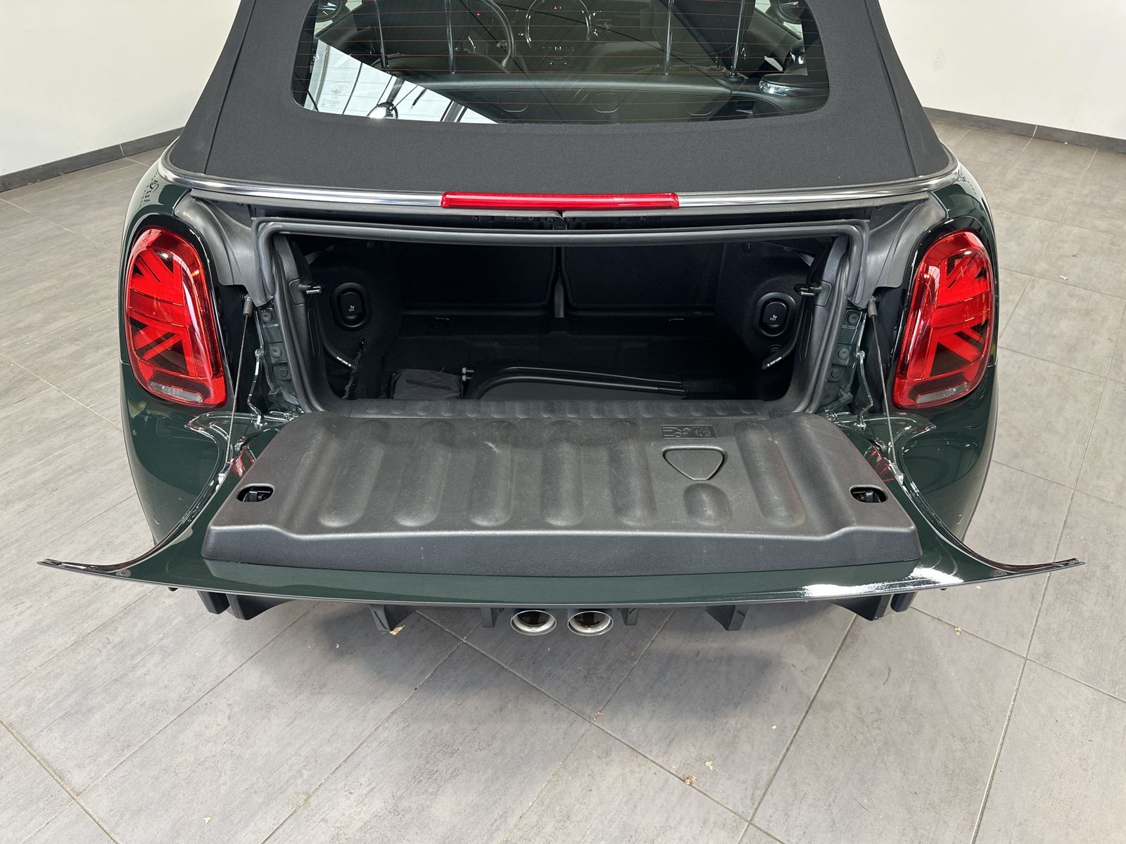 Fahrzeugabbildung MINI John Cooper Works Cabrio NAV+LED+ACC+H&K+18ZO+KA