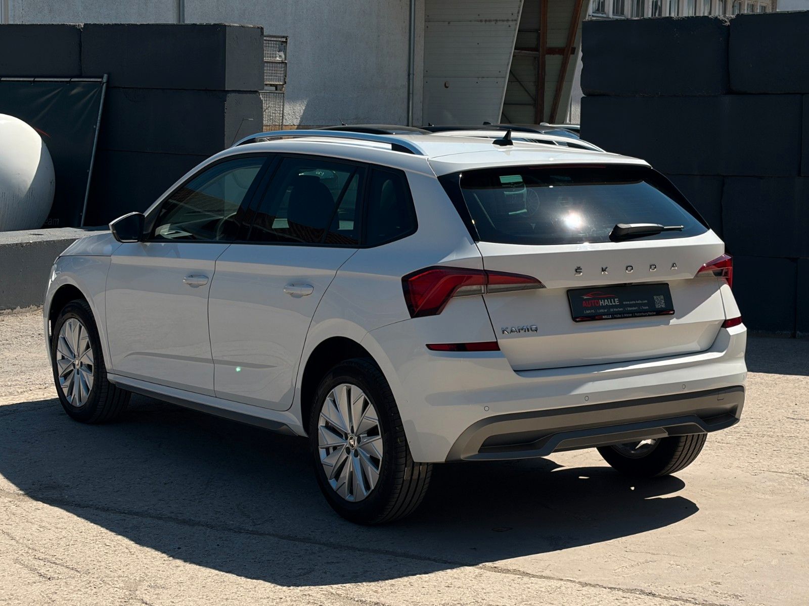 Fahrzeugabbildung SKODA Kamiq 1.0 TSI DSG Style CarPlay LED ACC CAM LHZ
