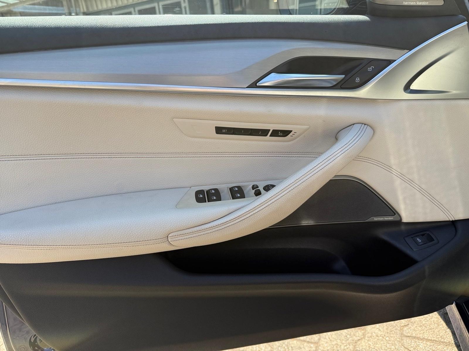 BMW 520d M SPORTPAKET+PANORAMA+AHK+MASSAGE+NIGHT VIS