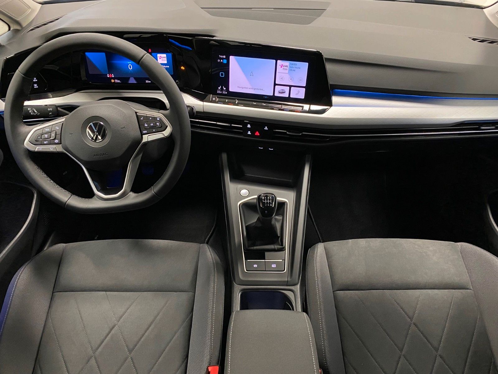 Fahrzeugabbildung Volkswagen Golf 1.0 TSI Life+GARANTIE BIS 2026+LED+PDC+ACC+