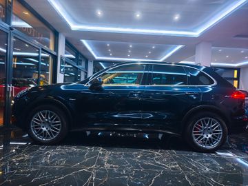 Porsche Cayenne - 1
