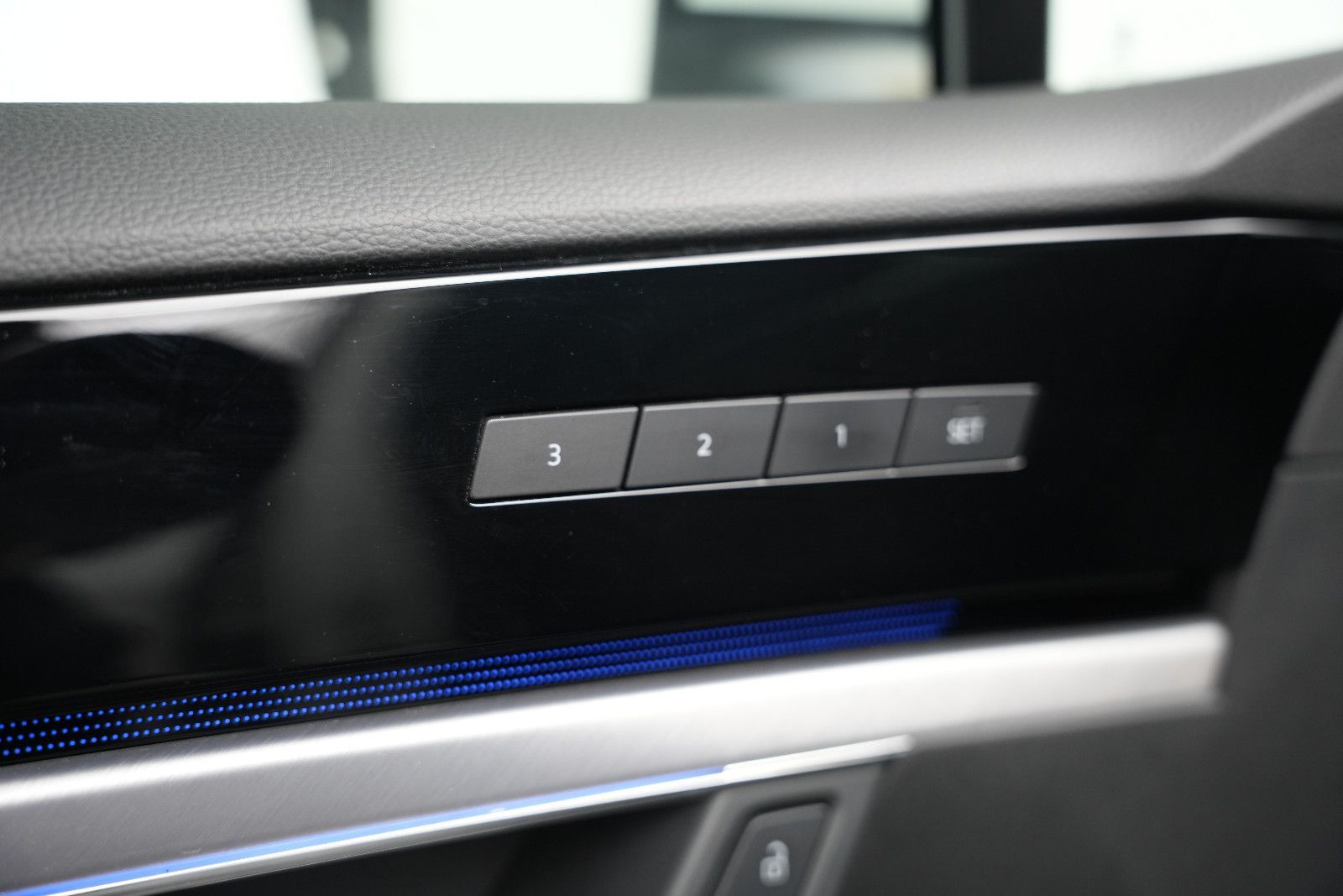 Fahrzeugabbildung Volkswagen Touareg SPORT/ 4Motion/VIRTUAL/AMBIENT/360''KAM