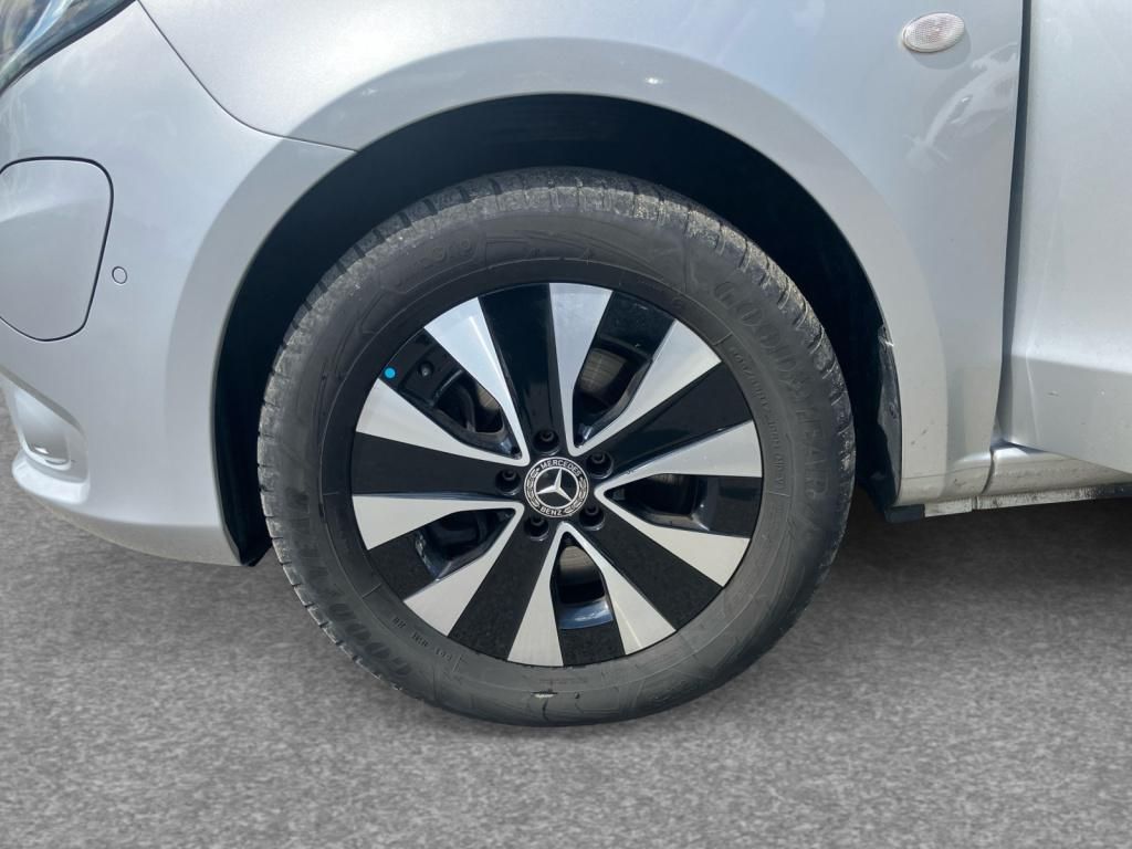 Fahrzeugabbildung Mercedes-Benz eVito 126 Tourer Pro Extralang 9 Sitze Airmatic