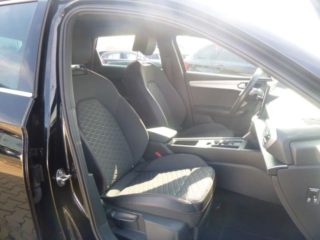 Fahrzeugabbildung Seat Leon Sportstourer 2.0 TDI >FR/Voll-LED/KAM/NAVI<