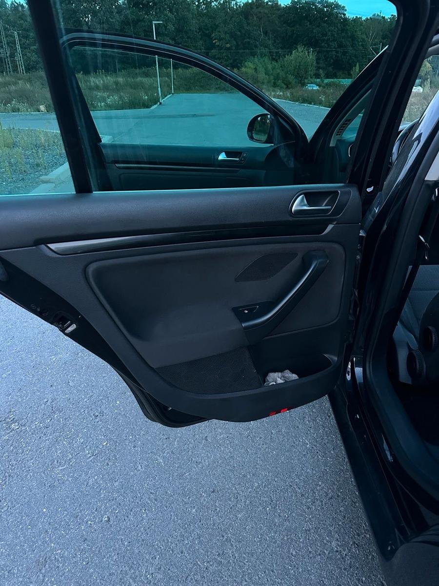 Volkswagen Golf 2011 — photo 14