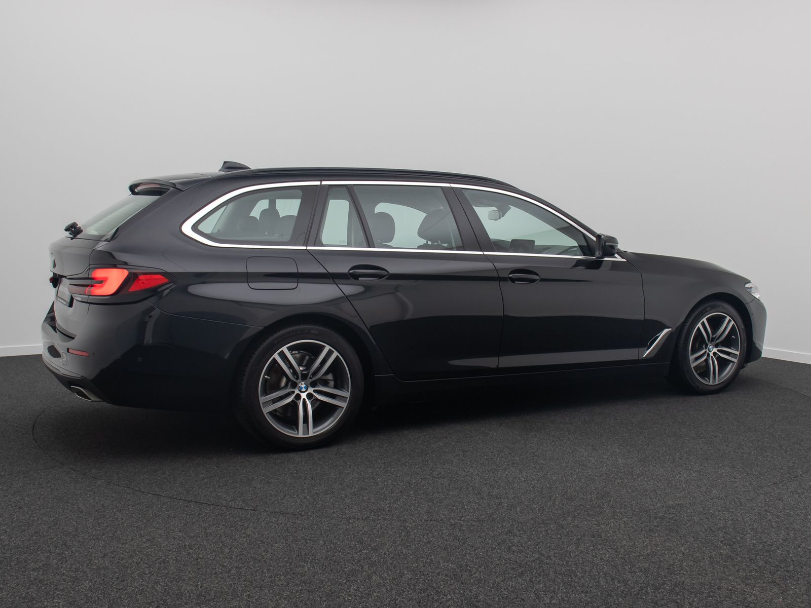 Fahrzeugabbildung BMW 520d xD Sportsitz AHK Alarm DAB Kamera 4xKlima