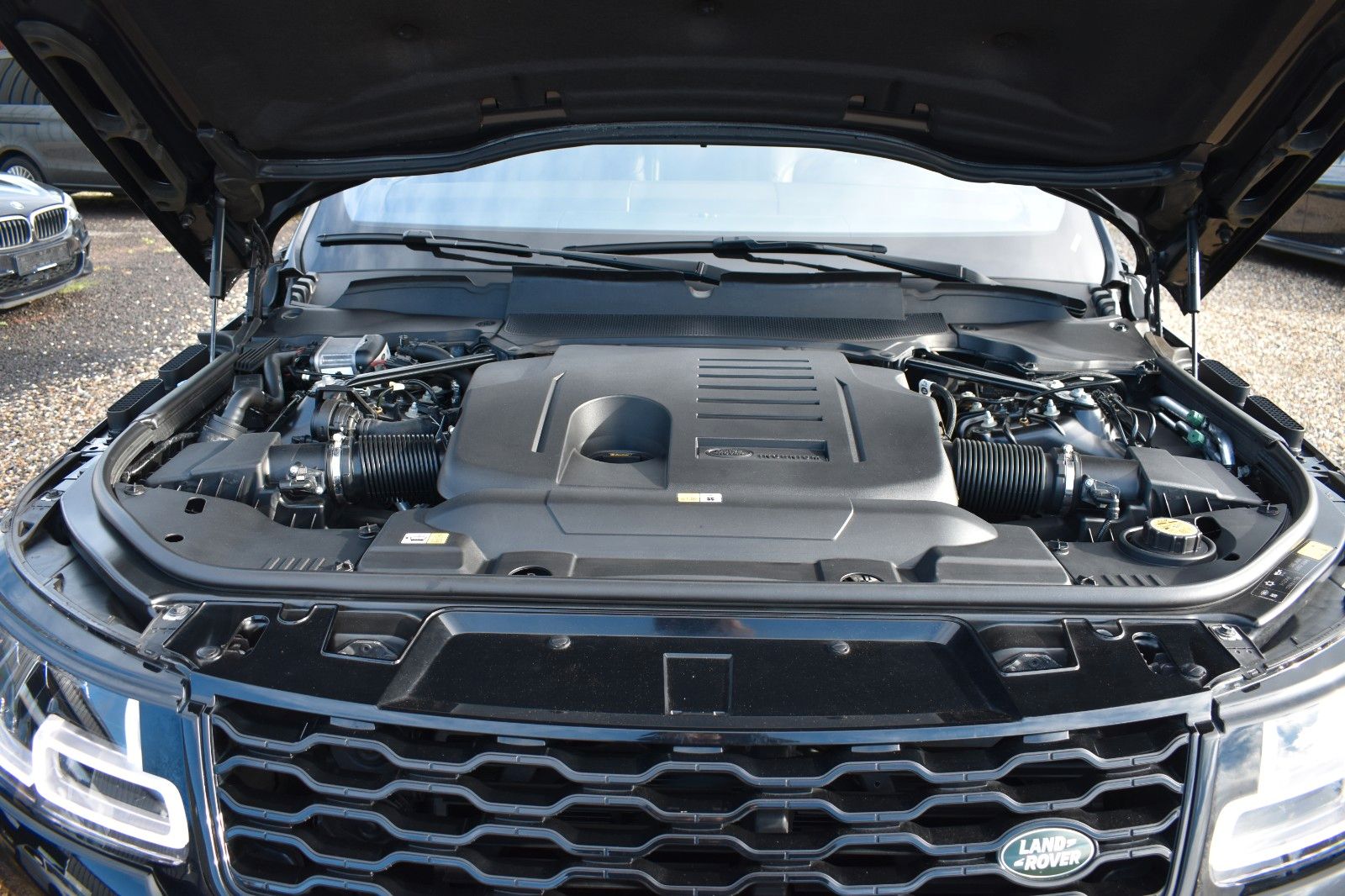 Fahrzeugabbildung Land Rover Range Rover Sport HSE P400 Dynamic Stealt Black