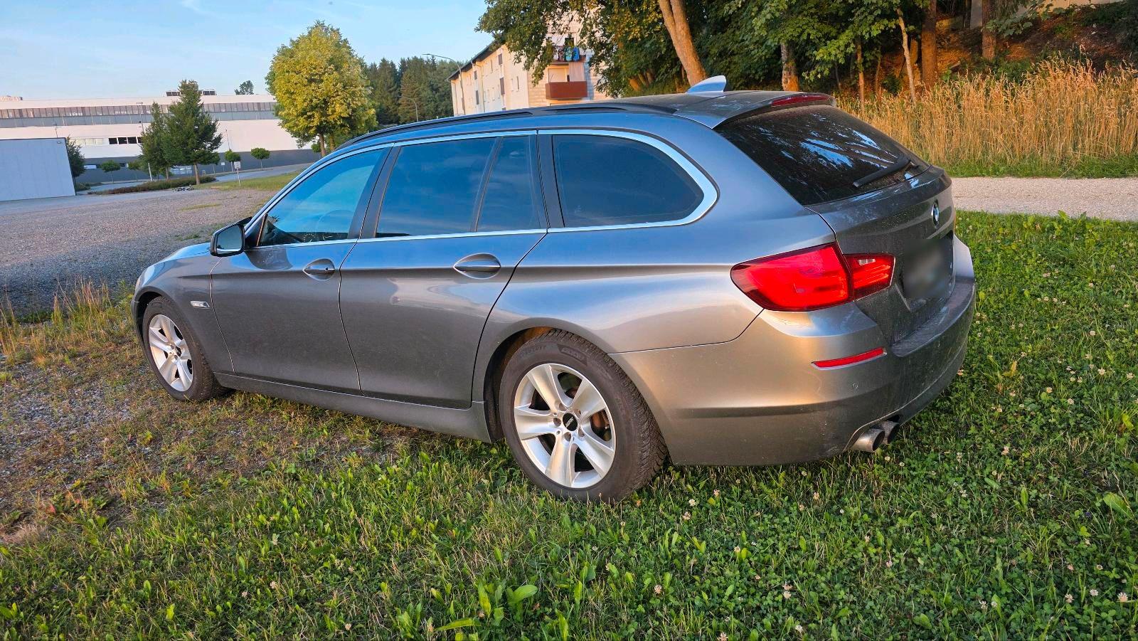 BMW 520 2011 — engine 220 HP (162kW)