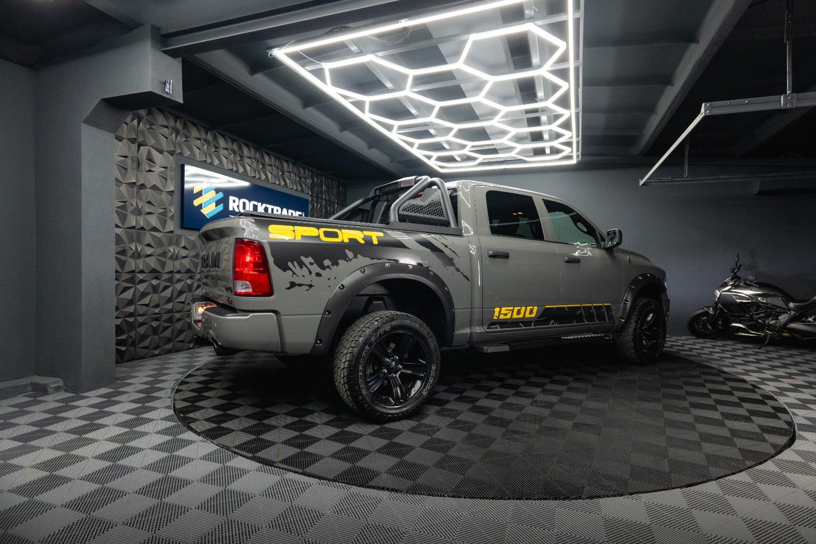 Fahrzeugabbildung Dodge RAM 5.7 V8 HEMI 4x4 OFFROAD Night-Paket *LED*AHK