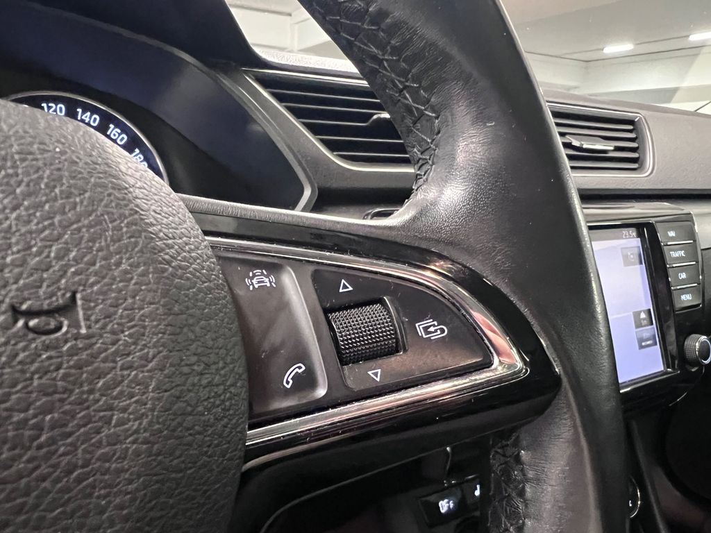 Skoda SUPERB STYLE/ 1.HAND/ GARANTIE/ PANO/ ASSIST. Skoda SUPERB STYLE/ 1.HAND/ GARANTIE/ PANO/ ASSIST.