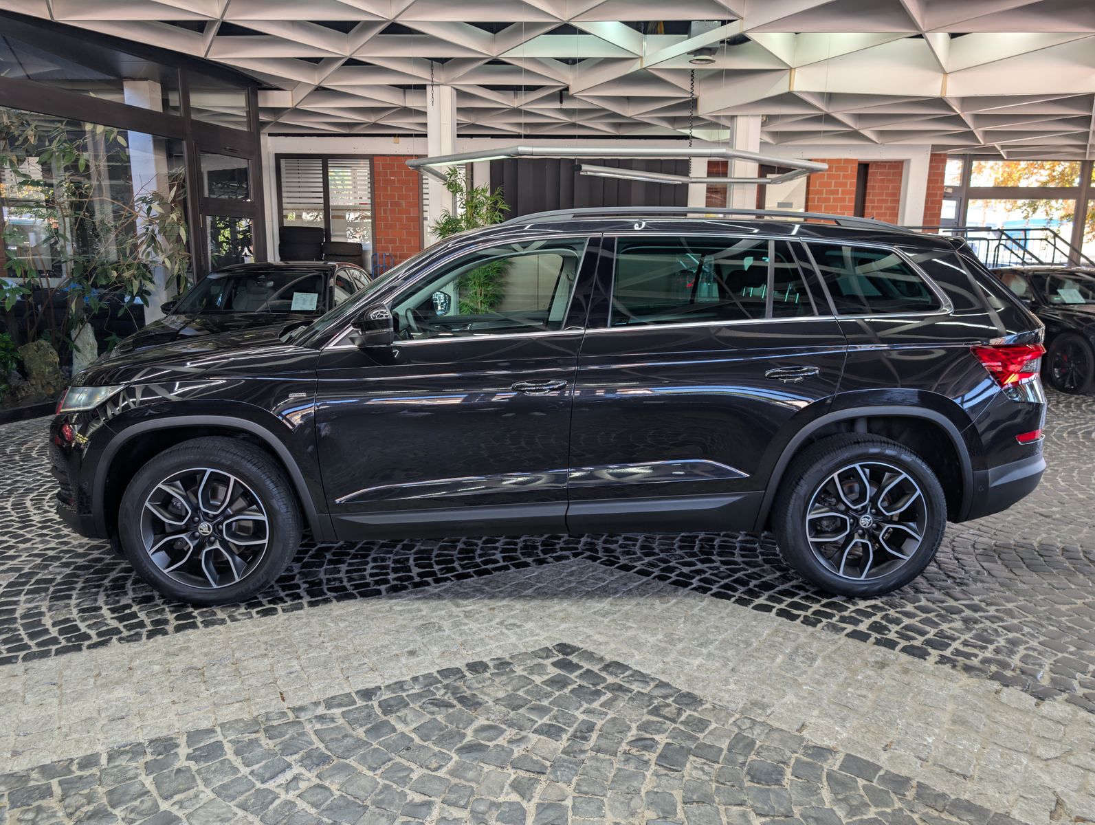 Fahrzeugabbildung SKODA Kodiaq Clever 4x4 PANO*AHK*CANTON*4xSHZ*7-Sitzer