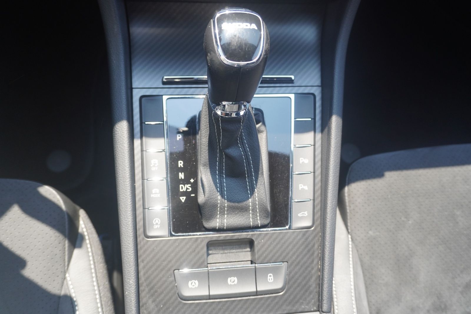 Skoda Superb Combi 2.0TSI Sportline LED Navi ACC Leder foto 20