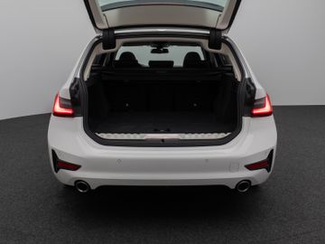 Fahrzeugabbildung BMW 330e xDr Tour Sport Line ACC HUD Pano HiFi Laser