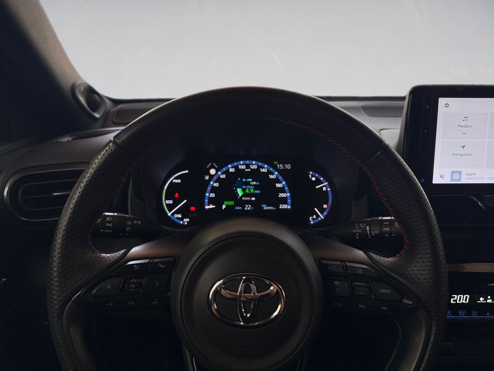 Fahrzeugabbildung Toyota Yaris Cross 1.5 GR Sport HUD,KlimaA,LED,LM 18