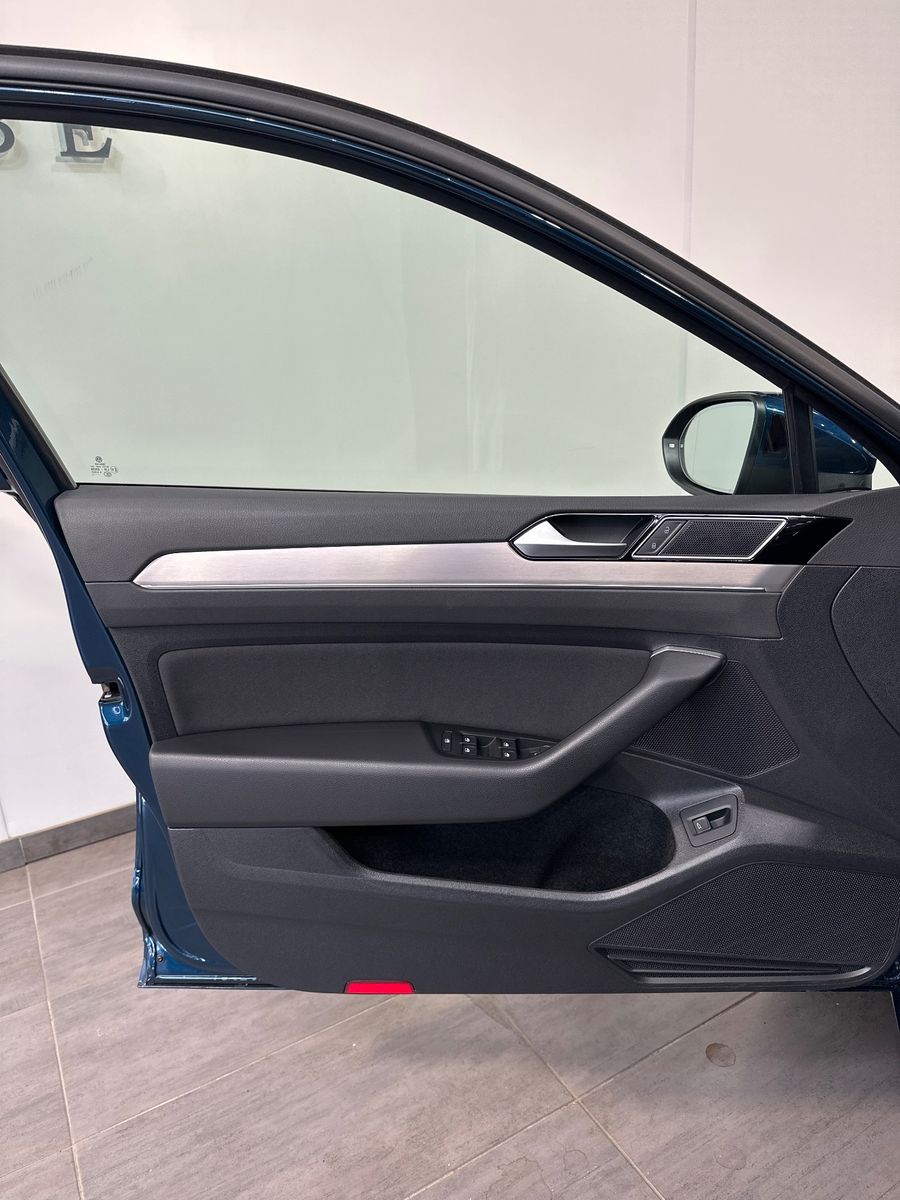 Fahrzeugabbildung Volkswagen Passat Variant 2.0 TDI Business NAV+IQ-LIGHT