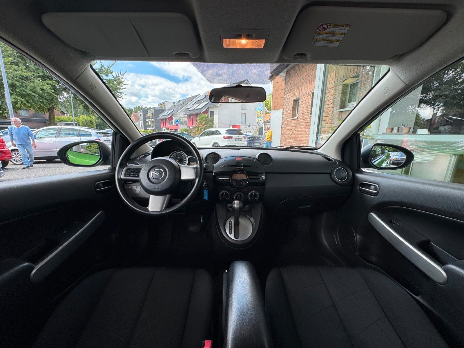 Fahrzeugabbildung Mazda 2 Lim. 1.5 Center-Line Autom. Klima/TÜV NEU