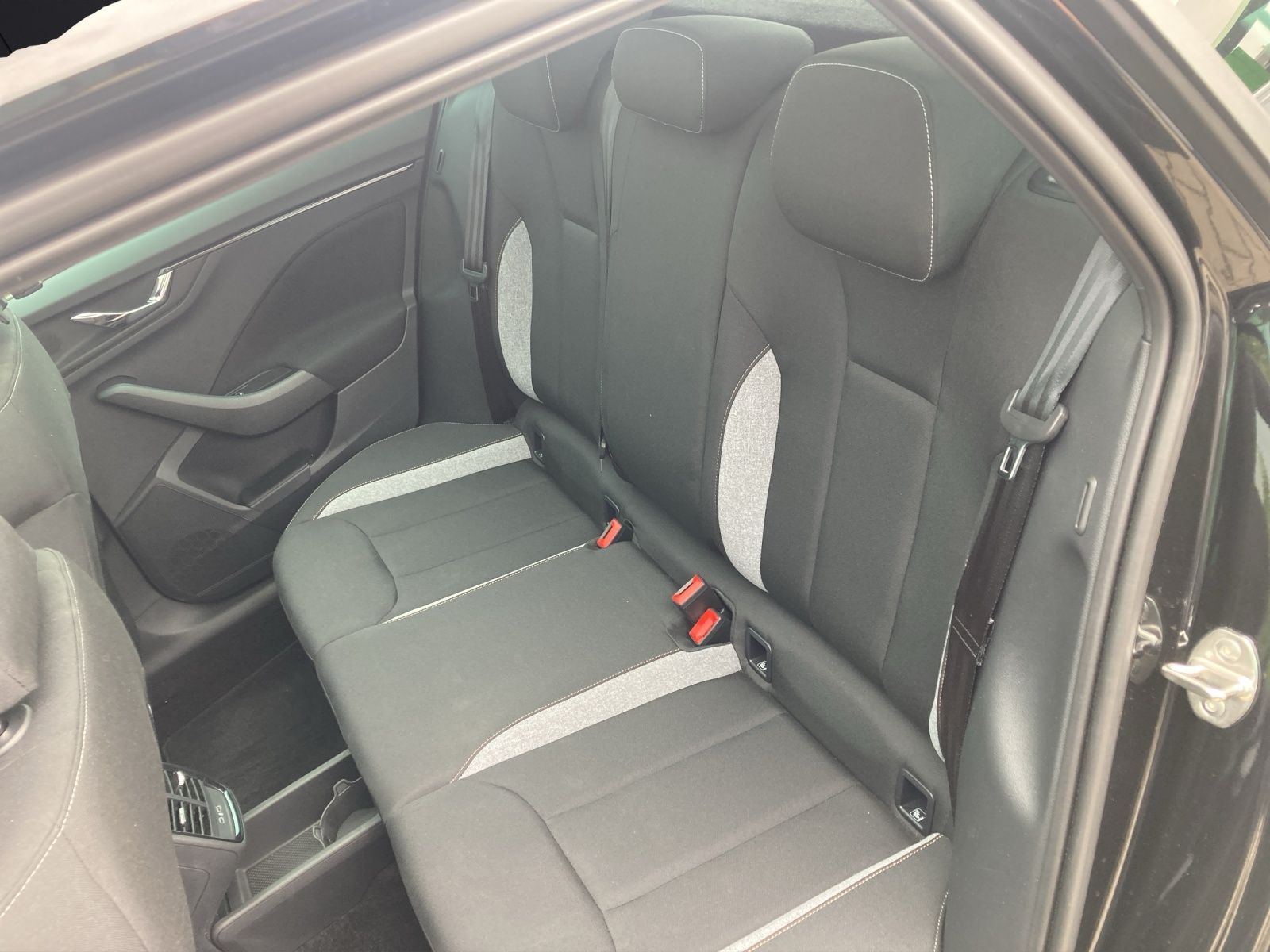 Fahrzeugabbildung SKODA Kamiq TSI Selection DSG Matrix Navi Pano AID ACC