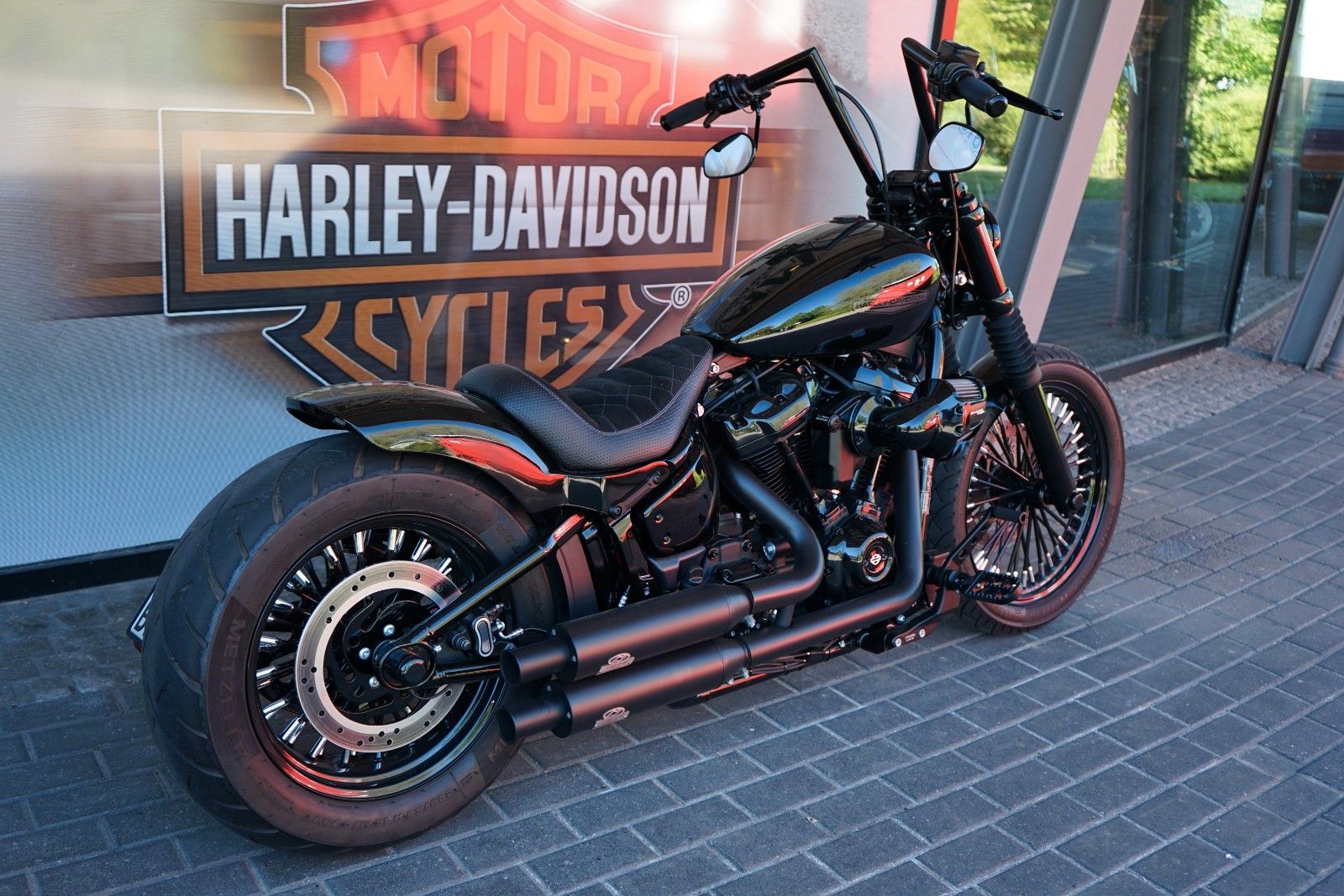 Fahrzeugabbildung Harley-Davidson Softail Custombike - Jekill - Big Spoke - LED