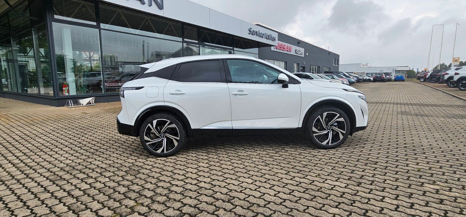 Fahrzeugabbildung Nissan Qashqai 1.3 MHEV Tekna+ PANO+HUD+BOSE+SHZ