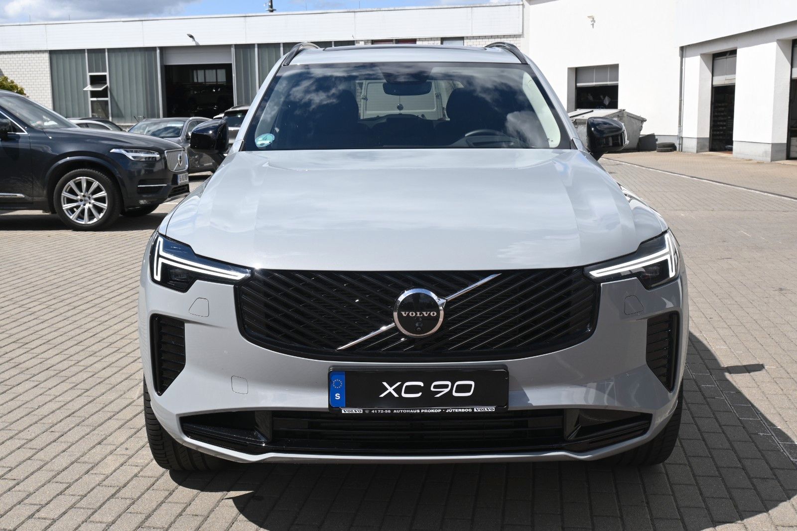 Fahrzeugabbildung Volvo XC90 T8 AWD Plus Dark*PANO*360°*HuD*H&K*ACC