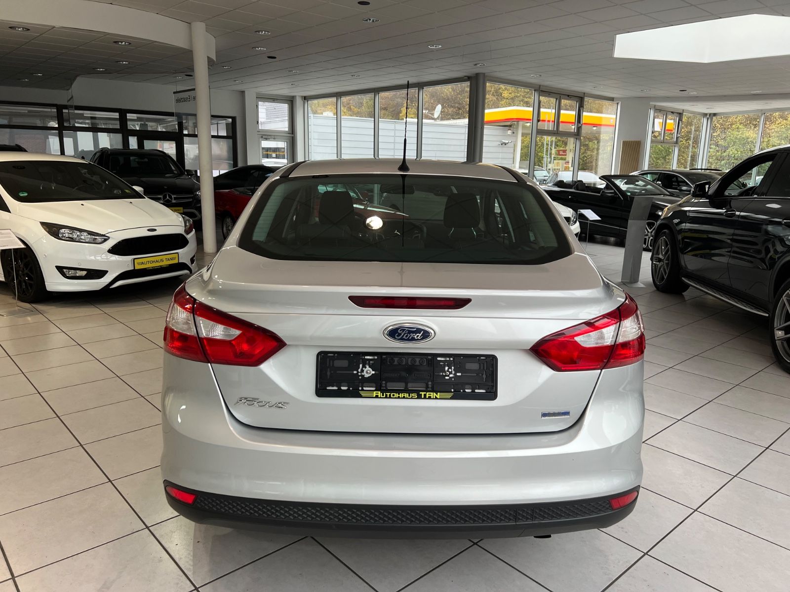 Fahrzeugabbildung Ford Focus Lim. 1.6 Titanium * AUTOMATIK *