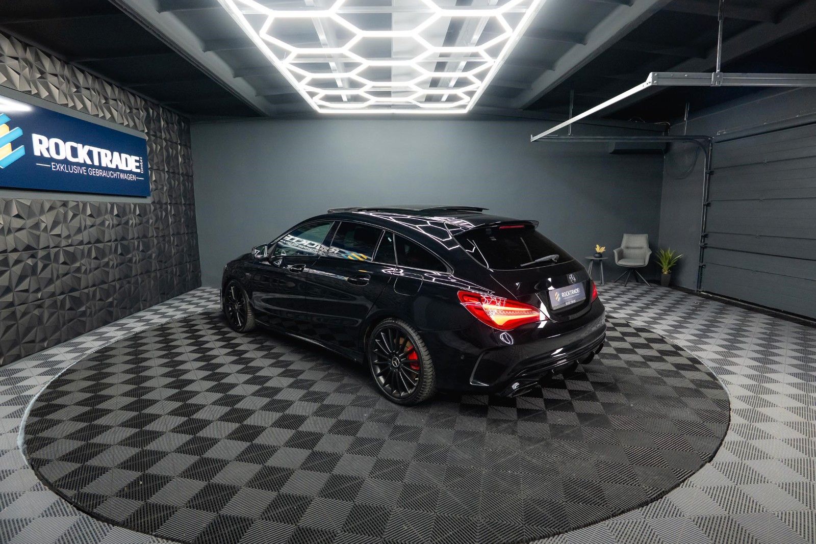 Fahrzeugabbildung Mercedes-Benz CLA 45 AMG 4Matic Performance Night *Pano*LED*