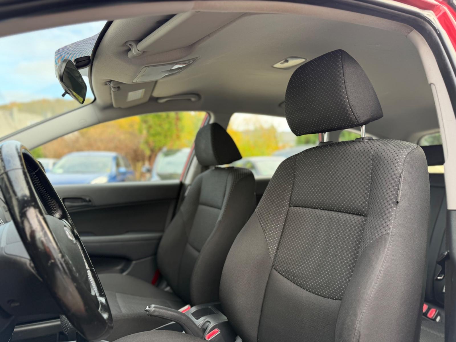 Hyundai i30 2011 — photo 13