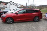 Ford Focus ST-Line X Autom-AHK-HeadUp-WP-Navi-ACC - Ford Focus: Rot