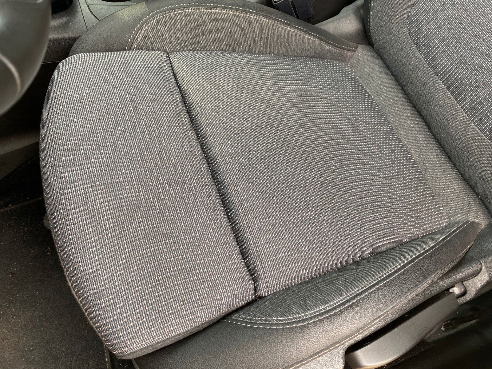 Fahrzeugabbildung Opel Crossland Elegance Klimaaut. Kamera PDC