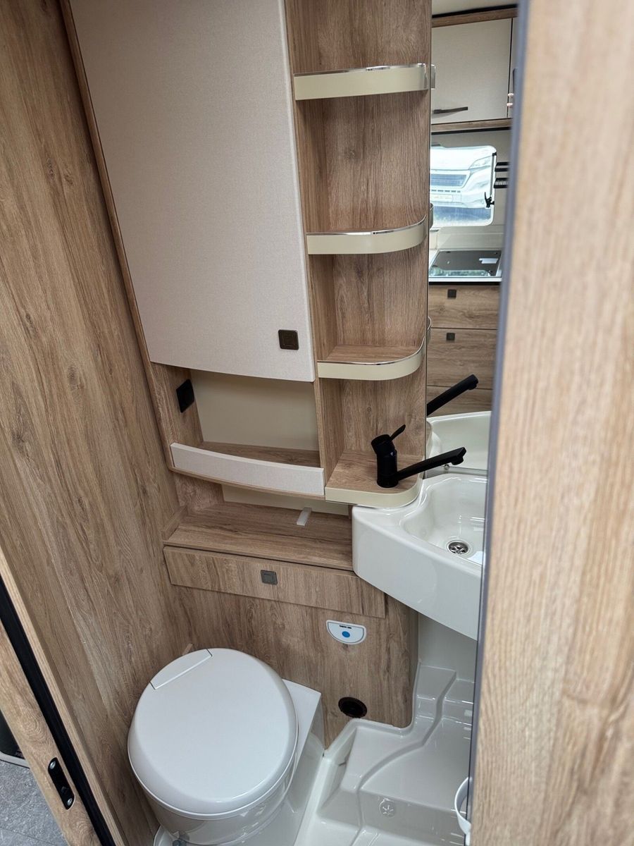 Fahrzeugabbildung Eura Mobil Profila RS PRS 695 EB Dachklima/Mondial/Lithium
