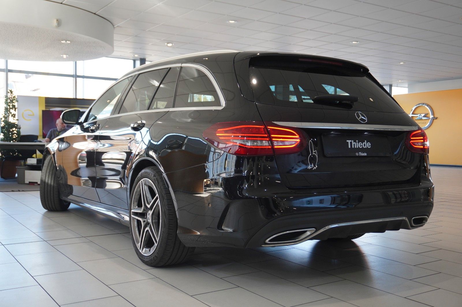 Fahrzeugabbildung Mercedes-Benz C 220 T AMG LINE 4MATIC 9G NAVI/LED/SPORT/BURME.