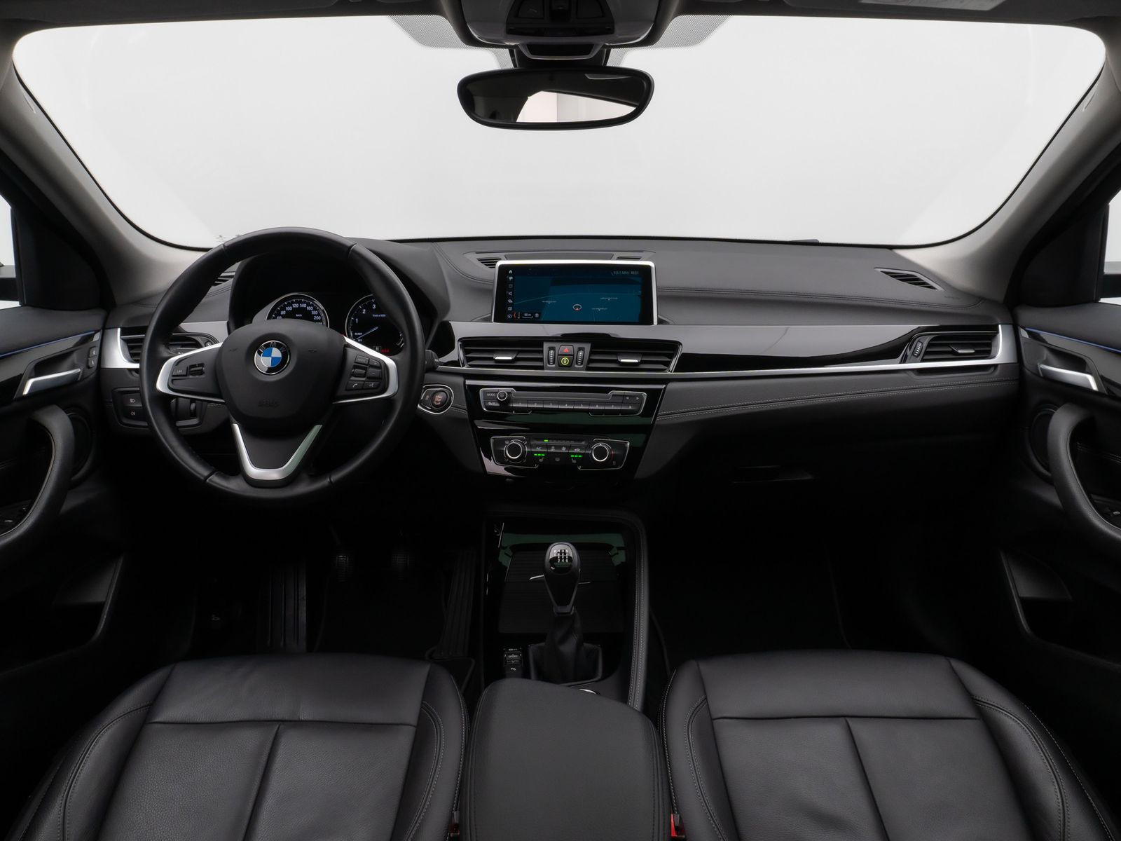 Fahrzeugabbildung BMW X2 sD18i Panorama Parkassist DAB HiFi AHK LED