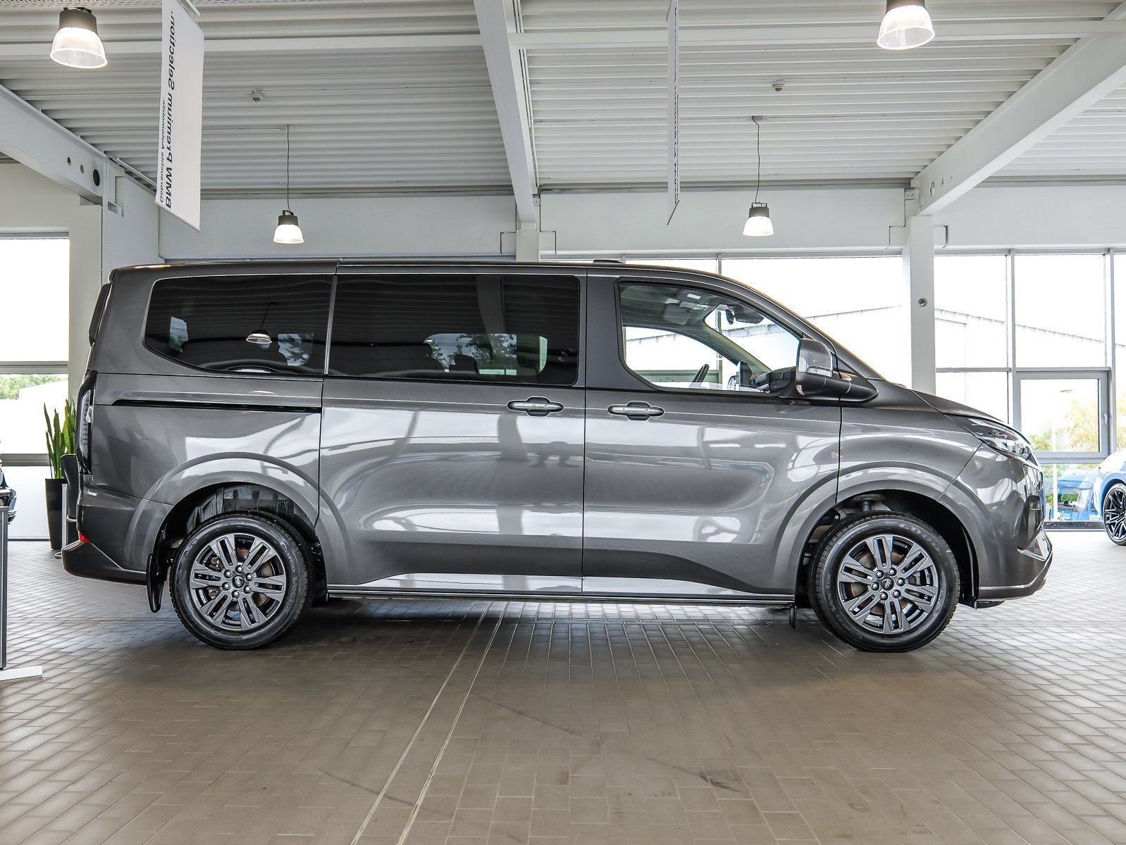 Ford Tourneo Custom 340 PHEV L1H1 VA Titanium Anhängk foto 10
