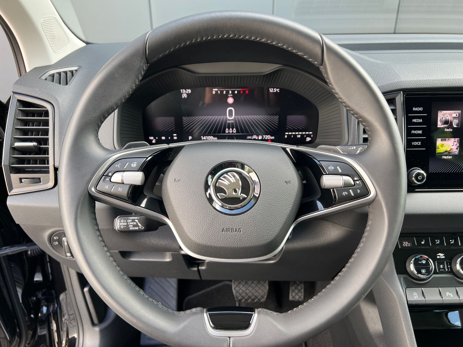 Fahrzeugabbildung SKODA Karoq Selection 1.5 TSI DSG *Standheizung, Kamer
