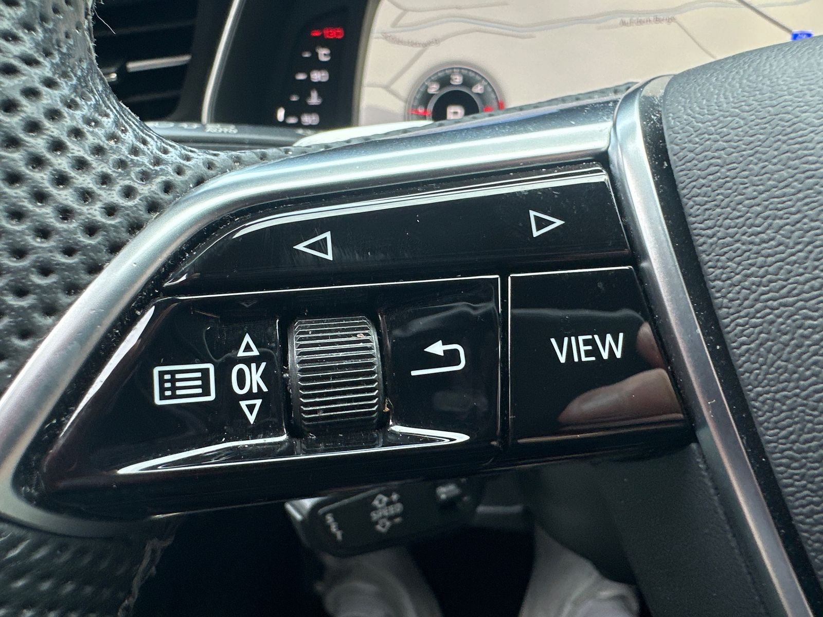 Fahrzeugabbildung Audi A6 Avant 40 TDI Qu S-Line Black NAV+LED+360°+AHK